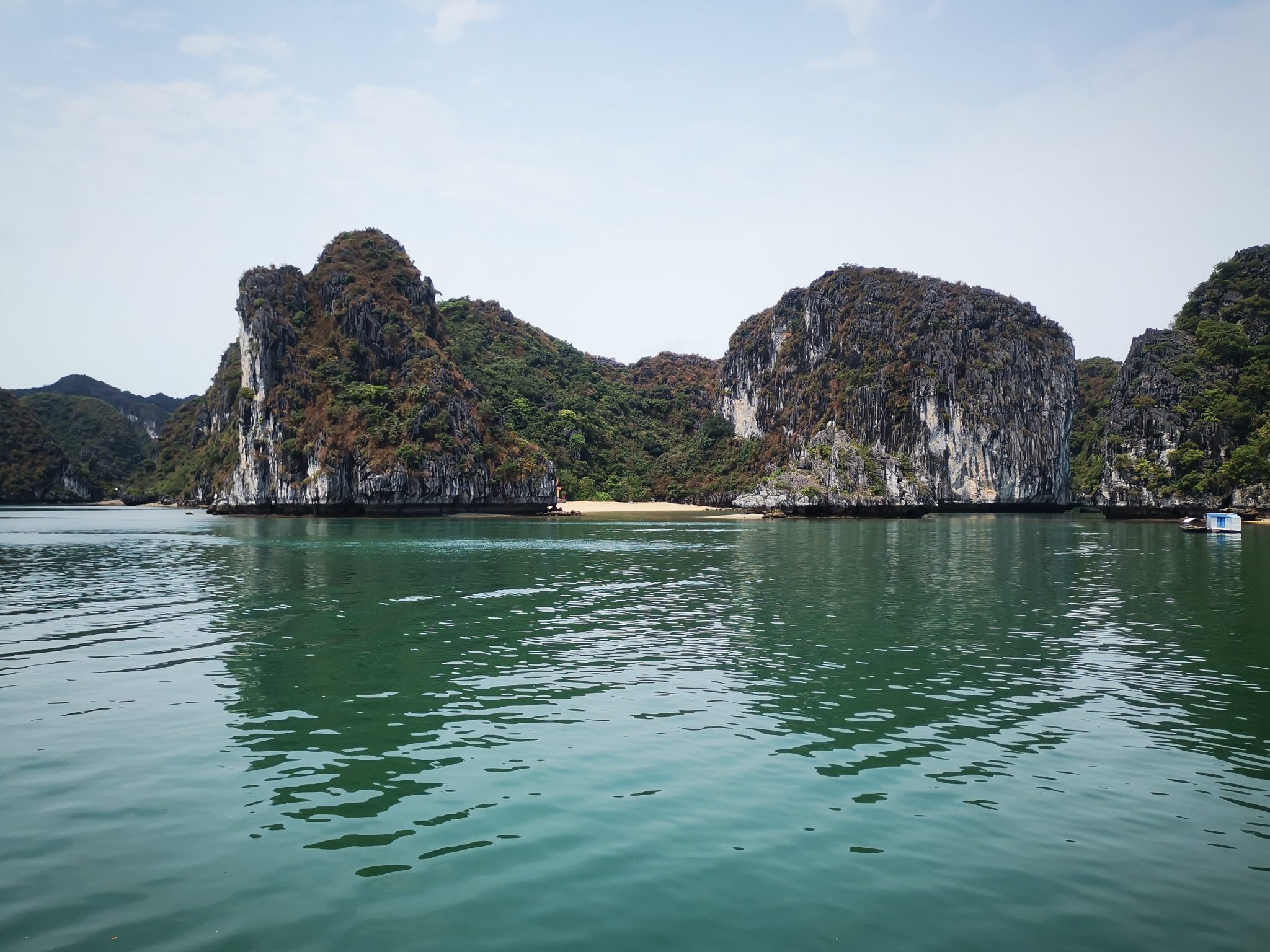 halong bay- most beautiful places in vietnam